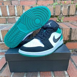Air Jordan 1 Low “Mystic Green” Size 10.5